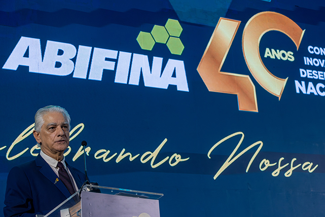 Luiz Césio Caetano, presidente da Firjan e diretor da CNI, na abertura do evento