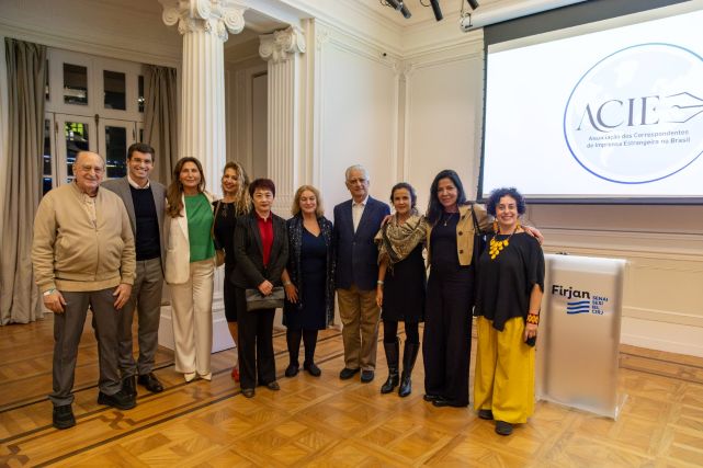 Jornalistas e autoridades locais participaram do evento