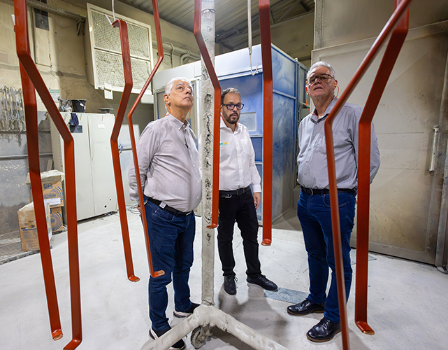 Luiz Cesio Caetano visitou a fábrica ao lado de Antonio Carlos Vilela, 2º vice-presidente da Firjan CIRJ
