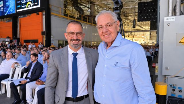 Jairo Rodrigues Junior (Firjan) junto a Roberto Cortes (Volkswagen Caminhões e Ônibus)