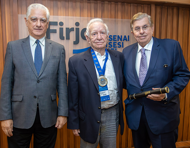 Em 2025, o empresário recebeu a Medalha do Mérito Industrial do Rio de Janeiro, honraria concedida pela Firjan